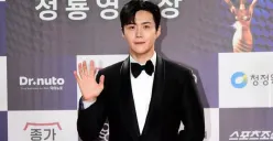 Setelah meninggalkan Salt Entertainment Kim Seon Ho kini bergabung dengan agensi Cha Eun Woo yakni Fantagio. (Sumber: Instagram @seonho__kim)