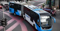 Ilustrasi perubahan rute Transjakarta karena ada demonstrasi di depan Gedung DPR RI. (Sumber: Poskota/Bilal Nugraha Ginanjar)