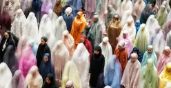 Umat Muslim melaksanakan shalat tarawih pertama Ramadhan di Masjid Istiqlal, Jakarta. (Sumber: Poskota/Bilal Nugraha Ginanjar)