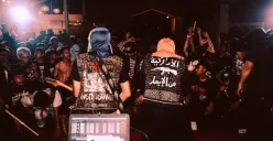 Potret band Sukatani saat berada di panggung. (Sumber: Instagram/@sukatani.band)