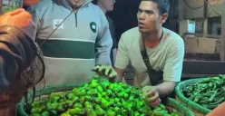 Wali Kota Bandung, M. Farhan melakukan pengecekan harga pangan dan ketersediaan selama bulan Ramadhan di Kota Bandung ke Pasar Caringin pada Minggu, 2 Maret 2025. (Sumber: Capture Instagram M Farhan)