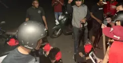 Tim Satgas Ksatria saat mengamankan belasan remaja bersenjata tajam di jalan Abdul Fatah Hasan Kota Serang. (Sumber: Dok. Polresta Kota Serang)