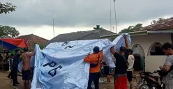 BPBD Kabupaten Bekasi mendirikan tenda pengungsi di Villa Mutiara Cikarang 2, Cikarang Selatan dan Desa Pasir Ranji, Cikarang Pusat, Selasa, 4 Maret 2025. (Sumber: Dok BPBD Bekasi)
