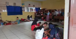 Suasana di pengungsian di SMPN 46 Pejaten Timur, Jakarta Selatan, Selasa, 4 Maret 2025. (Sumber: Poskota/Ali Mansur)