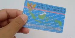 Cara mengurus pindah alamat Kartu Tanda Penduduk (KTP) secara online lewat HP. (Sumber: Poskota/Neni Nuraeni)