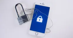 Cek fakta apakah data pinjol bisa dihapus atau tidak. (Sumber: Wikimedia Commons)