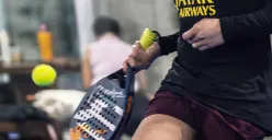 Ilustrasi raket padel. (Sumber: Poskota/Bilal Nugraha Ginanjar)