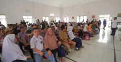 Seremoni penyaluran bansos lansia dan disabilitas yang diselenggarakan di Sukabumi, Jawa Barat. (Sumber: Dok. Kemensos)