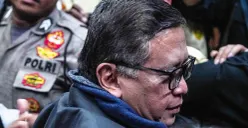 Sekjen Partai Demokrasi Indonesia Perjuangan (PDIP) Hasto Kristiyanto menjalani sidang perdananya di Pengadilan Tipikor, Jakara Pusat, Jumat, 14 Maret 2025. (Sumber: Poskota/Bilal Nugraha Ginanjar)