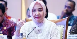 Waspada banjir dan hujan lebat! BMKG prediksi cuaca ekstrem bergeser ke Indonesia Tengah dan Timur. Pemda diminta siaga penuh. Baca selengkapnya. (Sumber: Instagram/@dwikoritakarnawati)