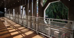Ilustrasi. JPO Sarinah, Jalan MH Thamrin, Jakarta Pusat, dibangun kembali. (Sumber: Poskota/Bilal Nugraha Ginanjar)