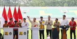 Presiden RI, Prabowo Subianto resmikan 17 stadion pasca renovasi, di Stadion Gelora Delta, Sidoarjo, Senin 17 Maret 2025. (Foto: Dok. PSSI)