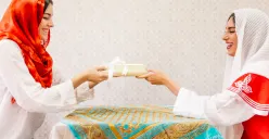 Silaturahmi saat lebaran menjadi salah satu tradisi lebaran di Bandung yang unik. (Sumber: Freepik)
