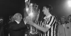 Johan Cruyff tidak hanya dikenal sebagai pemain hebat, tetapi juga pelopor filosofi "Total Football" yang mengubah sepak bola (Sumber: Instagram)