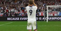 meski tampil kurang meyakinkan beberapa waktu terakhir Thomas Tuchel berikan dukungan penuh kepada Harry Kane. (Sumber: X/ Idextratime)