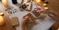 Ramalan tarot zodiak Cancer, Leo, dan Virgo hari ini. (Sumber: Freepik)