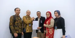 Penandatanganan perjanjian kerja sama antara RS Tasik Medika Citratama dan telkom dalam penyediaan layanan Sub Rack di neuCentrIX Cirebon, beberapa waktu yang lalu. (Sumber: Dok. Telkom)