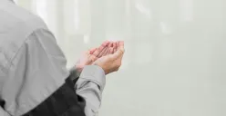 Ilustrasi membaca niat puasa Syawal. (Sumber: Unsplash/Masjid Pogung Dalangan)