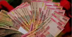 Para pensiunan PNS menunggu pencairan gaji yang dilakukan PT Taspen setiap awal bulan. (Sumber: Pinterest)