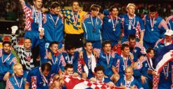 Negara debutan di Piala Dunia 1998 yakni Timnas Kroasia berhasil menjadi juara tiga turnamen. (Sumber: X/@90sfootballs)