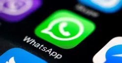Modus penipuan pinjol yang sering digunakan pelaku melalui WhatsApp. (Sumber: Pinterest)