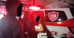 Ambulans yang seharusnya digunakan untuk mengevakuasi korban demonstrasi Karawang. (Sumber: X/@barengwarga)
