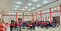 Anggota DPRD Jawa Barat Nia Purnakania saat Penyebarluasan Peraturan Daerah (Perda) Provinsi Jawa Barat Nomor 15 Tahun 2017 tentang Pengembangan Ekonomi Kreatif di Aula DPC PDI Perjuangan, Baleendah, Kabupaten Bandung. (Sumber: Dok. Humas DPRD Jabar)