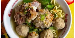 Bakso salah satu makanan yang bisa menggantikan ketupat saat Idul Fitri 2025. (Sumber: Pinterest/Bekti Family)