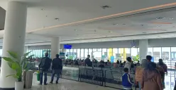 Lonjakan pemudik pejalan kaki yang gunakan moda transportasi kapal laut mulai terlihat di Pelabuhan Merak, 27 Maret 2025. (Sumber: Poskota/Adhitya Fajar Fikrillah)