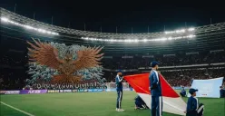 Potret tifo yang dibentangkan suporter Timnas Indonesia saat laga melawan Bahrain. (Sumber: Instagram/Thom Haye)