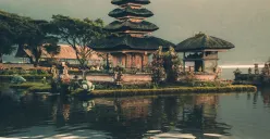 Ilustrasi menjalankan Hari Raya Nyepi 2025 di Bali (Sumber: Pexels/Aron Visual)