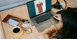 Berjualan online dengan modal minim. (Sumber: Pexels/Liza Summers)