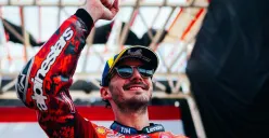 Pecco Bagnaia merasa senang setelah pertama kalinya di MotoGP 2025, bisa bertarung ketat dengan Marc Marquez. (Sumber: Instagram @ducaticorse)