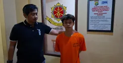 Seorang pemuda tamatan SD ditangkap Polsek Bojongsari, Depok setelah terpergok curi motor. (Sumber: Poskota/Angga Pahlevi)