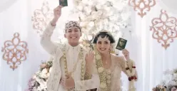 Resmi Menikah dengan Iptu Mochammad Andhika, Valerie Tifanka Pukau Publik Lewat Pernikahan Adat Jawa. (Sumber: Instagram/@valtifanka)