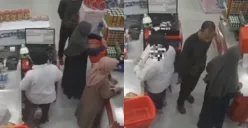Aksi pelecehan seksual terhadap kasir oleh pelanggan di supermarket Situbondo terekam kamera CCTV. (Sumber: Tangkap Layar Instagram/@funnelmedia)