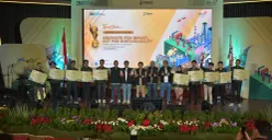 Penyerahan apresiasi kepada pemenang kompetisi Innovillage tahun 2024 oleh Senior General Manager, Hery Susanto (tengah), beberapa waktu yang lalu.