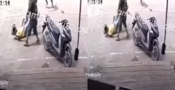 Seorang pedagang pempek terlibat perkelahian berujung penusukan dengan dua orang preman. (Sumber: Tangkap Layar Instagram/@kabarkampungkito_djb)