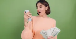 Berikut 5 aplikasi pinjaman online resmi yang terdaftar di OJK, aman, dan langsung cair ke rekening. (Sumber: Freepik)