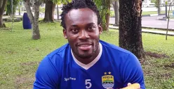 Keberhasilan Persib juara Liga 1 2024/2025 tidak hanya dirayakan oleh para Bobotoh, tetapi juga mendapat apresiasi dari mantan pemain mereka, Michael Essien (Sumber: Instagram/@michaelessien)
