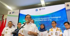 Gubernur Jakarta Pramono Anung saat memberikan pernyataan kepada awak media di Dukuh Atas, Jakarta Pusat, Rabu 7 Mei 2025. (Sumber: Poskota/M. Tegar Jihad)