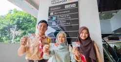 Peluncuran Kartu Jakarta Mobilitas Bebas Akses (JakMob) oleh Bank DKI, yang terintegrasi dengan berbagai moda transportasi seperti Transjakarta, MikroTrans (Jaklingko), LRT, MRT, dan Commuter Line (KRL). (Sumber: Bank DKI)