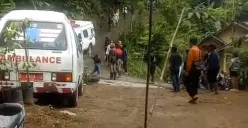 Ambulans disiagakan untuk mengevakuasi para korban tewas dalam peristiwa ledakan di Desa Sagara, Kecamatan Cibalong, Kabupaten Garut, Senin, 12 Mei 2025. (Sumber: Istimewa)