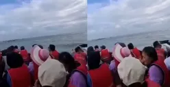 Momen detik-detik kapal wisatawan di Bengkulu tenggelam hingga menewaskan tujuh orang. (Sumber: Tangkap Layar Instagram/@medsoszone)