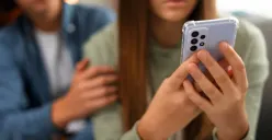 Berbagai risiko keamanan data mengancam pengguna jasa joki hapus data pinjol. (Sumber: Freepik)