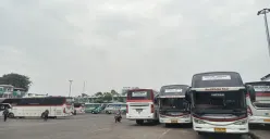 Ilustrasi - Para sopir dan kenek bus di Terminal Pasar Baru Bekasi Timur resah oleh aksi pengamen yang kerap melakukan aksi premanisme. Mereka khawatir, aksi tersebut membuat penumpang enggan naik angkutan umum. (Sumber: Poskota/Nurpini Aulia Rapika)