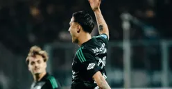 Pemain Timnas Indonesia, Eliano Reijnders merayakan gol yang memastikan kemenangan PEC Zwolle atas Willem II. (Sumber: Instagram @peczwolle)
