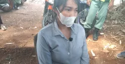 Korban pencabulan oknum guru Spiritual di Kelurahan Jatimurni, Kecamatan Pondok Melati, Kota Bekasi, K, 28, mengaku trauma dengan tindakan cabul ustaz gadungan, Sabtu 17 Mei 2025. (Sumber: Poskota/Nurpini Aulia Rapika)