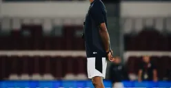 Patrick Kluivert saat mendampingi Timnas Indonesia dalam laga kualifikasi Piala Dunia 2026 PSSI resmi mengakhiri kerja sama lebih awal demi pembenahan struktur kepelatihan nasional. (Foto: Instagram/@patrickkluivert9)