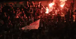 Ilustrasi, suporter PSS Sleman menyalakan flare. (Sumber: pssleman.id)